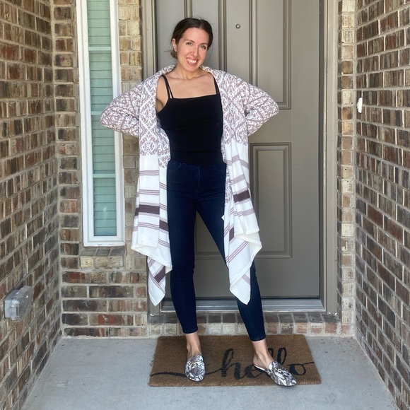 Old Navy Blanket Sweater - Picture 2 of 5